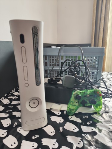 Xbox 360 console - 23, games