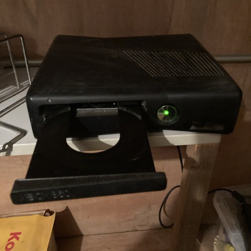 Xbox 360 controller and game - ,